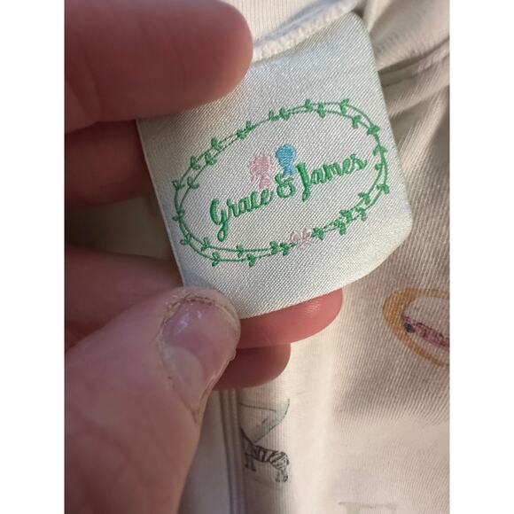 Grace & James Kids 2T White Alphabet Print Long Sleeve Zip Up Onesie - Picture 4 of 8